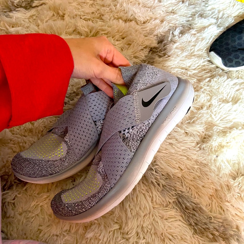 Gray nikes tennis shoes